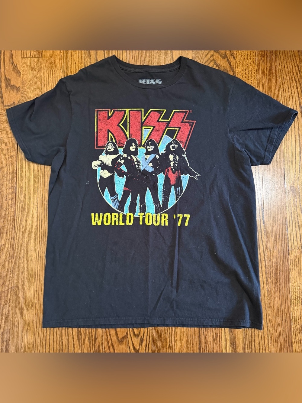 KISS Vintage Style Black Short Sleeve Tee World Tour '77 Size Large